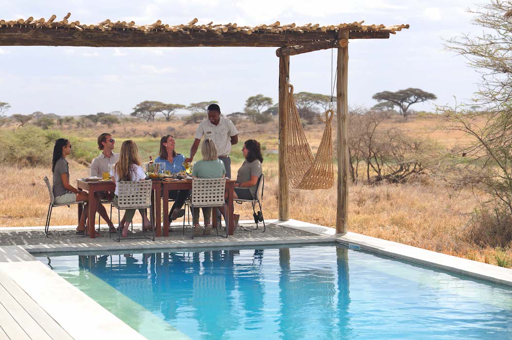Namiri%20Plains%20-%20Pool%20lunch%20private%20dining