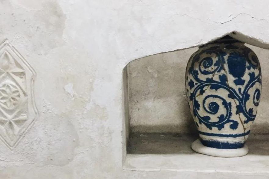 Silver porcelain: old tales from Lamu. Explore history, culture, heritage, architecture, and travel in Lamu, Kenya.